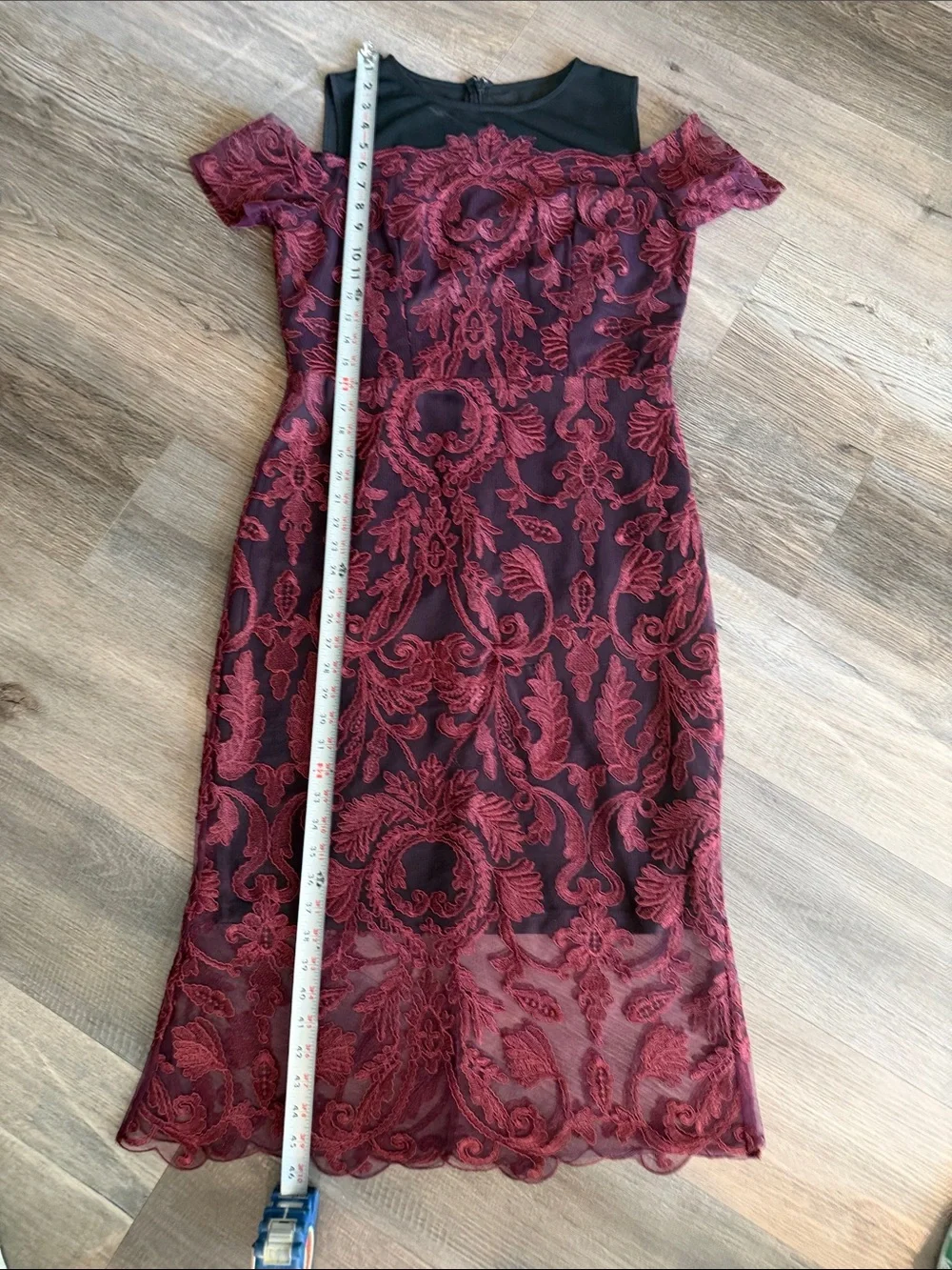 Off-Shoulder Lace Midi Dress in Burgundy - Picture 3 of 7